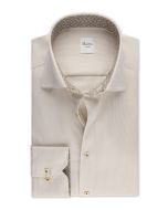 Stenströms herr Slimline ljusbeige twillskjorta i 100 % twofold bomull med kontrasttyg i krage och manschetter, moderate cut away krage, enkel manschett och pärlemorknappar.
