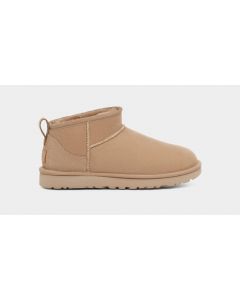 Uggs låga boots i beige färg hos Stenströms Store.