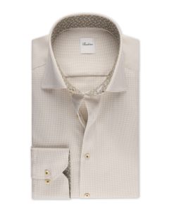 Stenströms herr Regular ljusbeige twillskjorta i 100 % twofold bomull med kontrasttyg i krage och manschetter, moderate cut away krage, enkel manschett och pärlemorknappar.